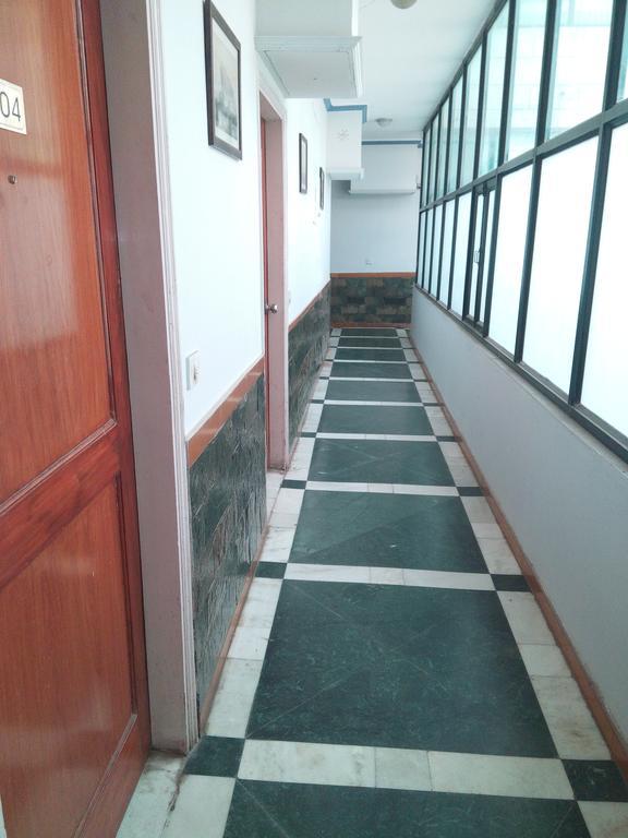 Hotel Queens Residency Гургаон Екстериор снимка