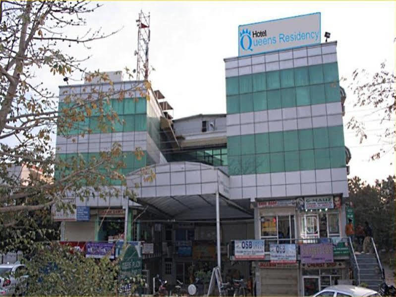 Hotel Queens Residency Гургаон Екстериор снимка